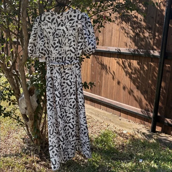 NWT THML Black and White Patterned dress. - Picture 13 of 13